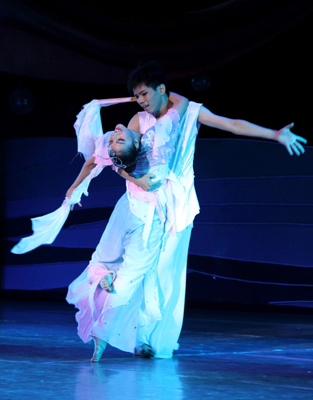 2010海峡两岸青少年舞蹈交流展演在青岛举行(图)