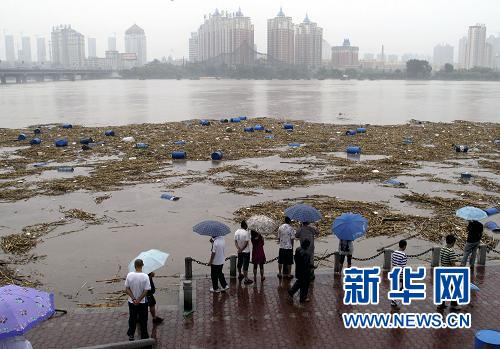 流入松花江的化工物料桶达7000只 黑龙江急应对