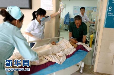 济南三天“热死”8名户外劳动者的追问