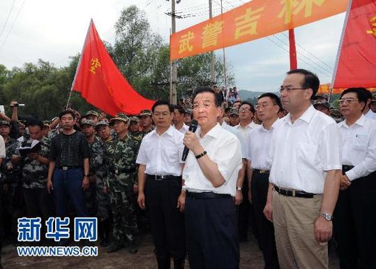 温家宝在吉林省考察防汛抗洪工作纪实