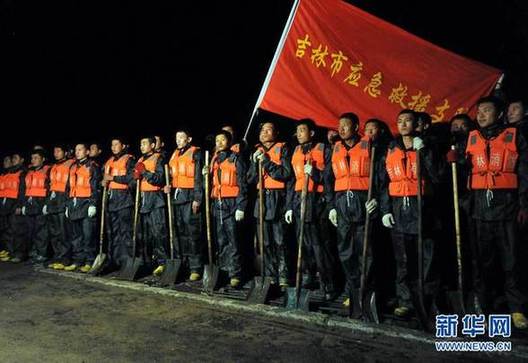 温德河再现险情 600官兵严守大堤