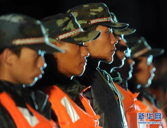 温德河再现险情 600官兵严守大堤