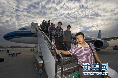 192名从巴洪灾中解困的中国同胞安全回国