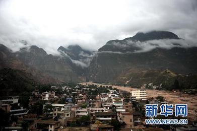 大雨致舟曲灾区再发泥石流 生命线两舟公路再中断