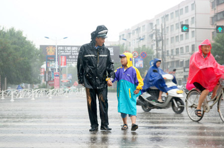 暴雨中的关爱