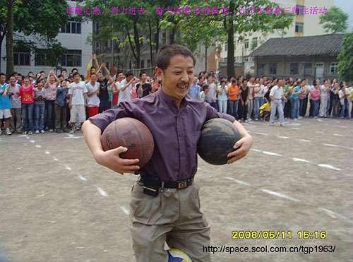 新北川中学举行竣工典礼 总投资达2亿(组图)