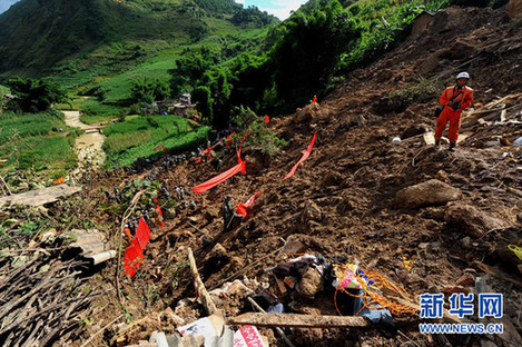 云南保山滑坡致12人死亡36人失踪[组图]