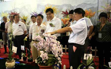 第二届中国泰山国际兰花节暨第七届中国泰山苗木花卉交易会开幕