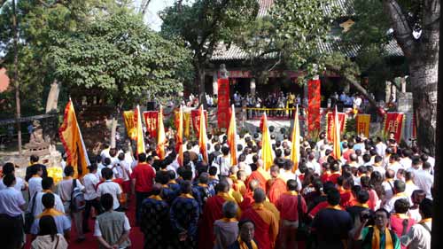 山西运城:华人齐聚关公故里 世界最高关帝像落成