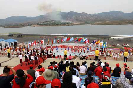 2010中国国际航空体育节在山东莱芜市开幕
