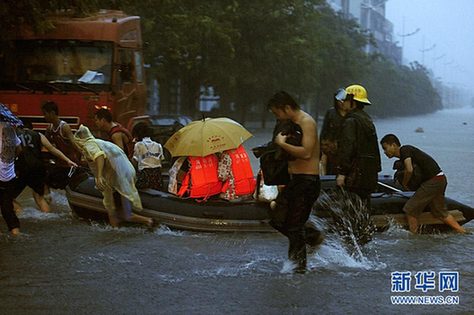 海南琼海现洪涝灾害 发布暴雨红色预警信号