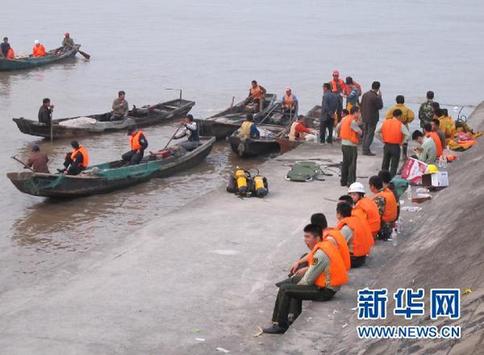 钱塘江发生潮水伤人事件 4人下落不明