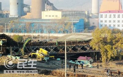 黑龙江双鸭山一在建铁路桥坍塌 无人员伤亡