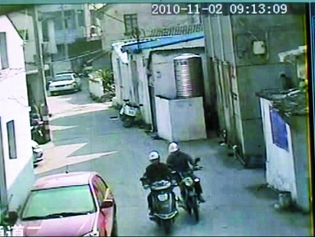 监控记录警匪追逐 网友热捧公安局长你不是传说