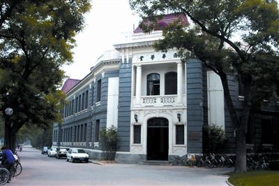 清华大学早期标志性建筑清华学堂失火