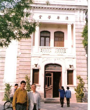 清华大学早期标志性建筑清华学堂失火