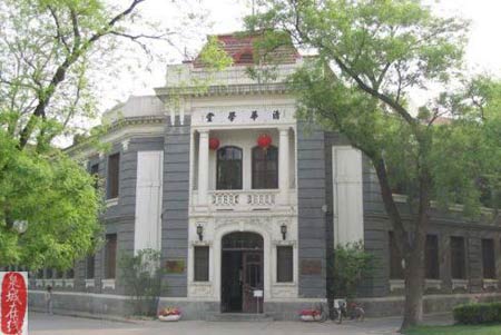 清华大学早期标志性建筑清华学堂失火