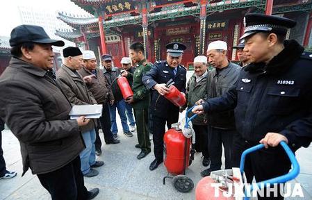 天津公安认真做好为少数民族服务工作