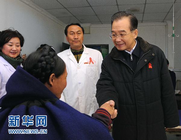 温家宝赴凉山考察艾滋病防治工作看望彝族群众侧记