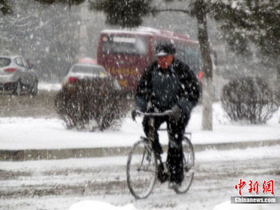 长春市遭大到暴雪袭击（组图）