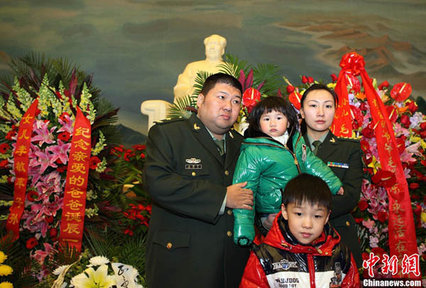 中国各地纪念毛泽东诞辰117周年