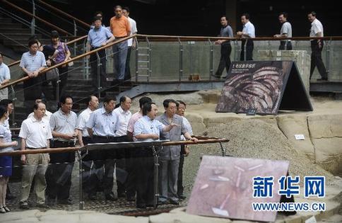 与人民在一起——中国领导人的一年足迹