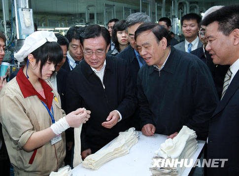 与人民在一起——中国领导人的一年足迹