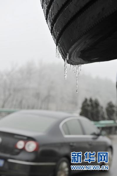 贵州冻雨致道路事故频发