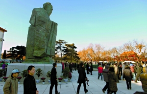 9.5米高“孔子”像落户国家博物馆北广场(图)