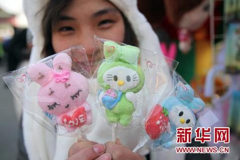 “贺年兔”流行北京庙会