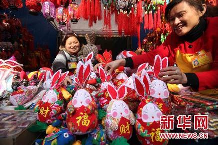 “贺年兔”流行北京庙会