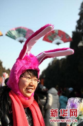 “贺年兔”流行北京庙会