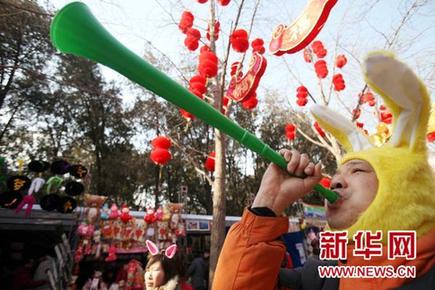 “贺年兔”流行北京庙会