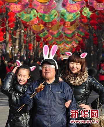 “贺年兔”流行北京庙会