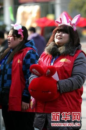 “贺年兔”流行北京庙会