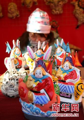 “贺年兔”流行北京庙会