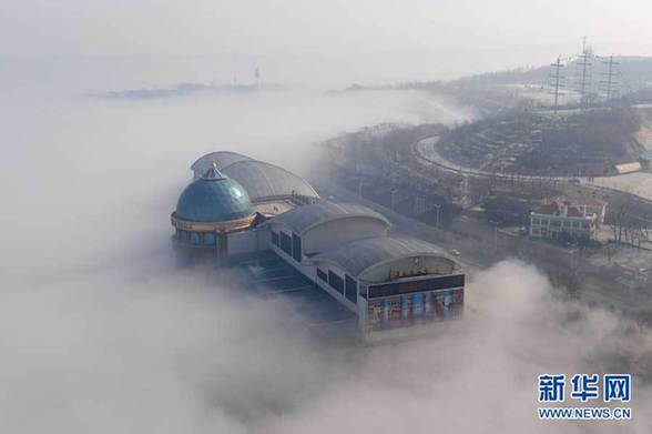 山东烟台出现平流雾美景