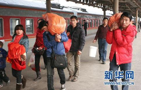 各地初现返程高峰