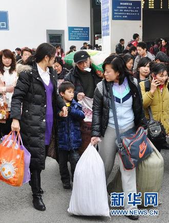 各地初现返程高峰