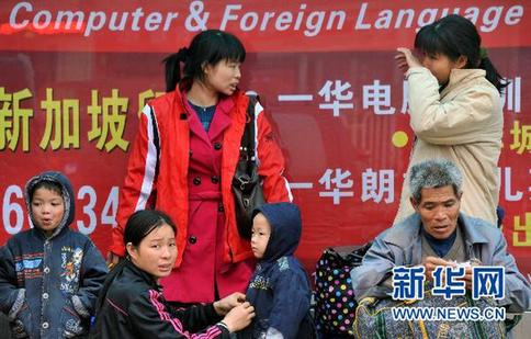 “带着孩子去打工”：农民工节后返城新气象