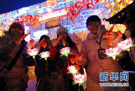 提灯迎元宵(图)