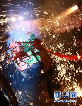 “舞龙嘘花”闹元宵