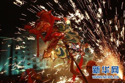 “舞龙嘘花”闹元宵