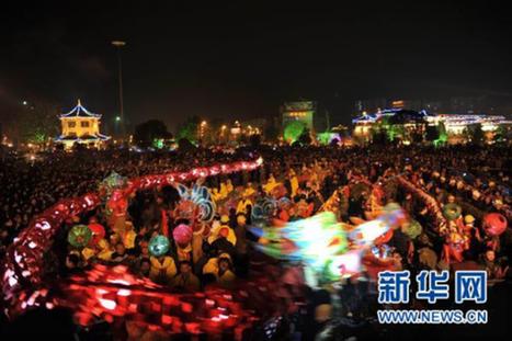 “舞龙嘘花”闹元宵