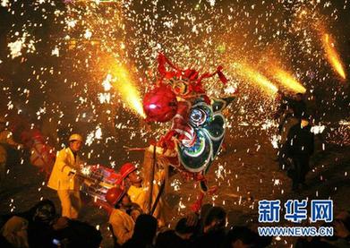 “舞龙嘘花”闹元宵
