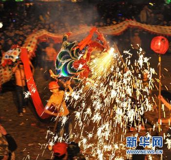 “舞龙嘘花”闹元宵