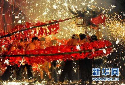 “舞龙嘘花”闹元宵