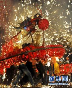 “舞龙嘘花”闹元宵