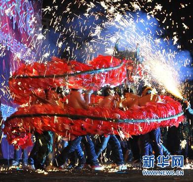 “舞龙嘘花”闹元宵