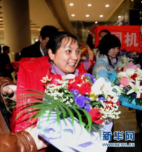 中国政府派出的首架民航包机自利比亚飞抵北京